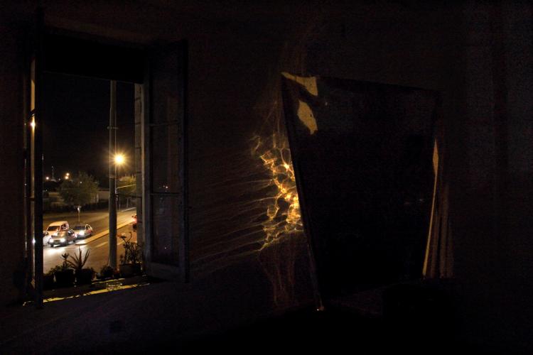 registro instalacion arte espejo ventana luz de calle proyeccion brillo