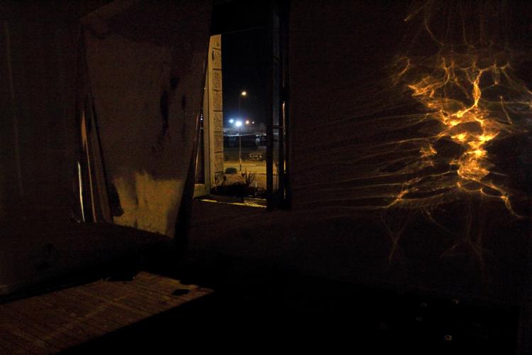 registro instalacion arte espejo ventana luz de calle proyeccion brillo