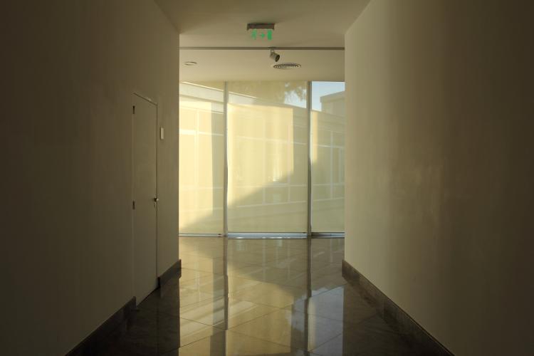 pasillo, ventanal, claroscuro, salida