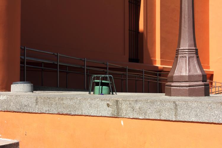 terminaciones arquitectura claroscuro pared naranja